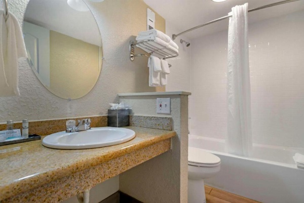 Inn on Destin Harbor, Ascend Hotel Collection image 9